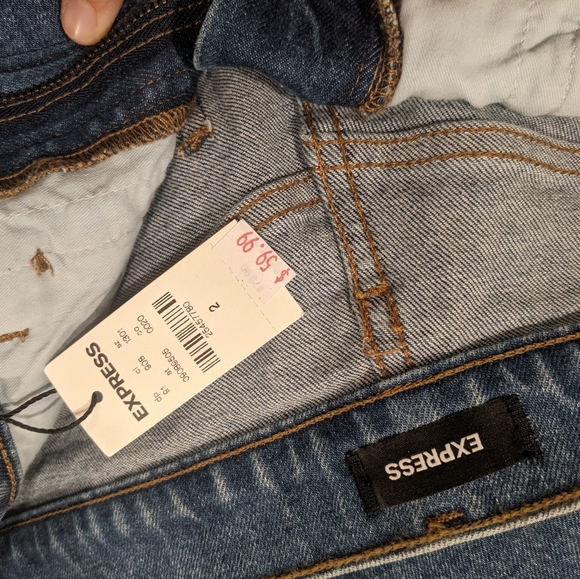 Mid Rise Raw Hem Cropped Flare Jeans Express - Picture 5 of 6